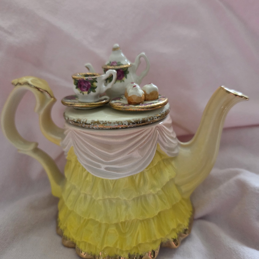 Royal Albert Mini Tea Pot